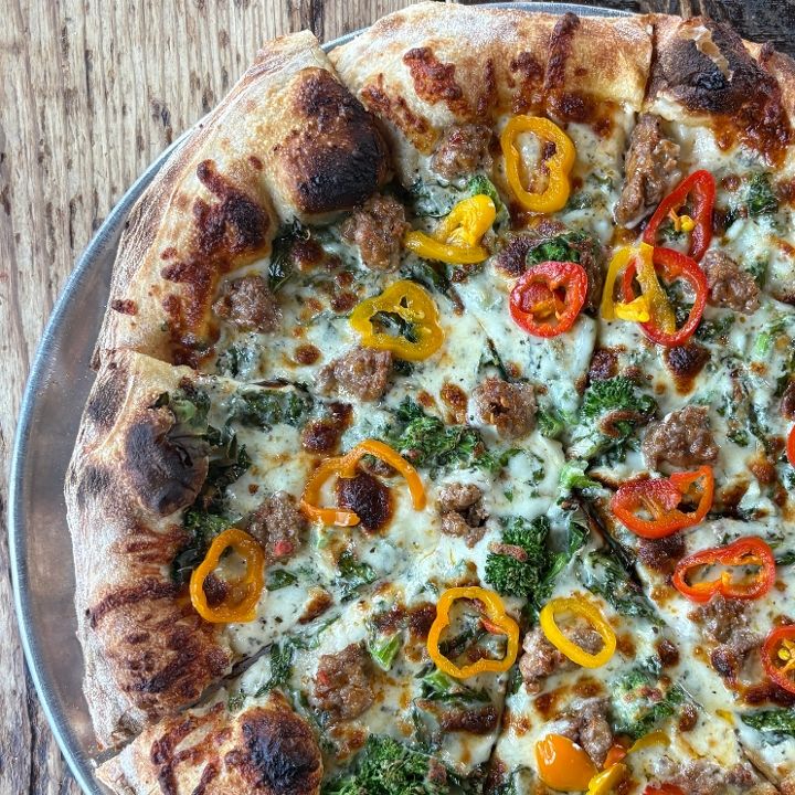 woodfired pizza sausage and rabe